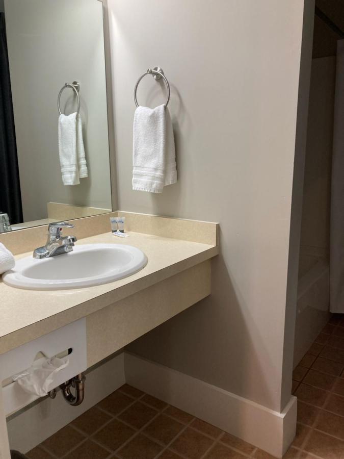 Country Squire Inn And Suites New Holland Exterior foto