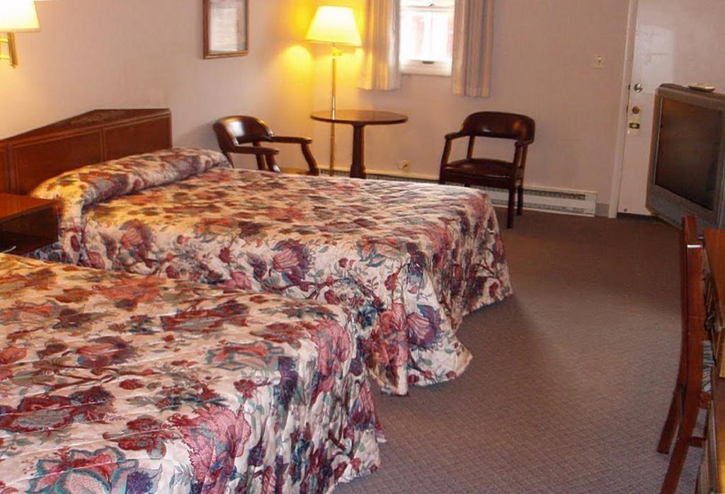 Country Squire Inn And Suites New Holland Exterior foto
