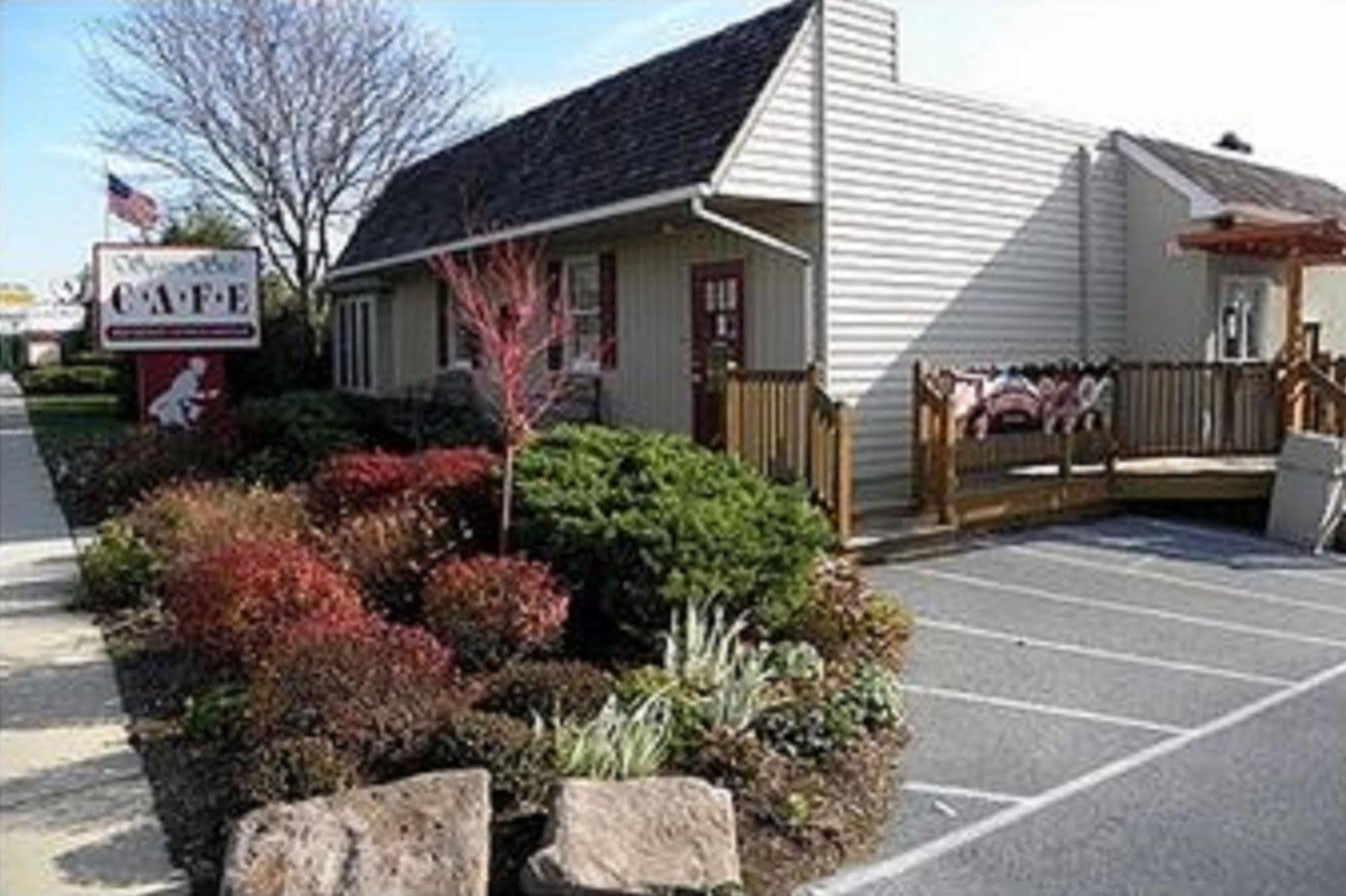 Country Squire Inn And Suites New Holland Exterior foto