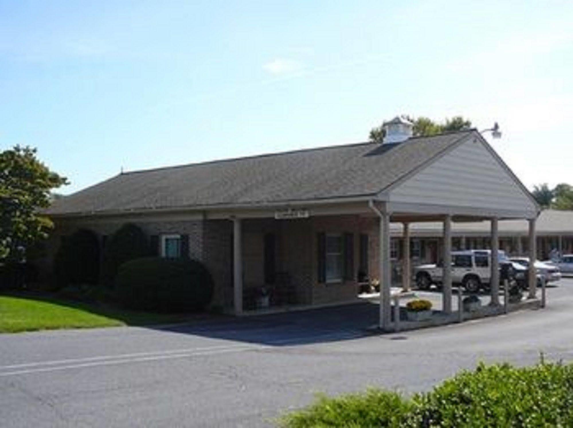 Country Squire Inn And Suites New Holland Exterior foto